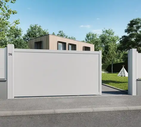 portail plein en alu gris clair, portail coulissant motorisé en alu