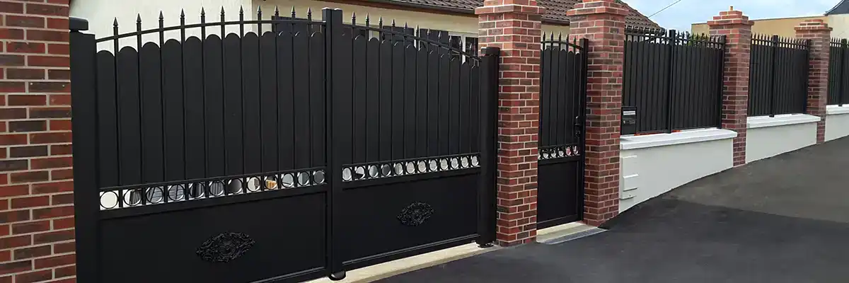 portail traditionnel en alu avec pointes