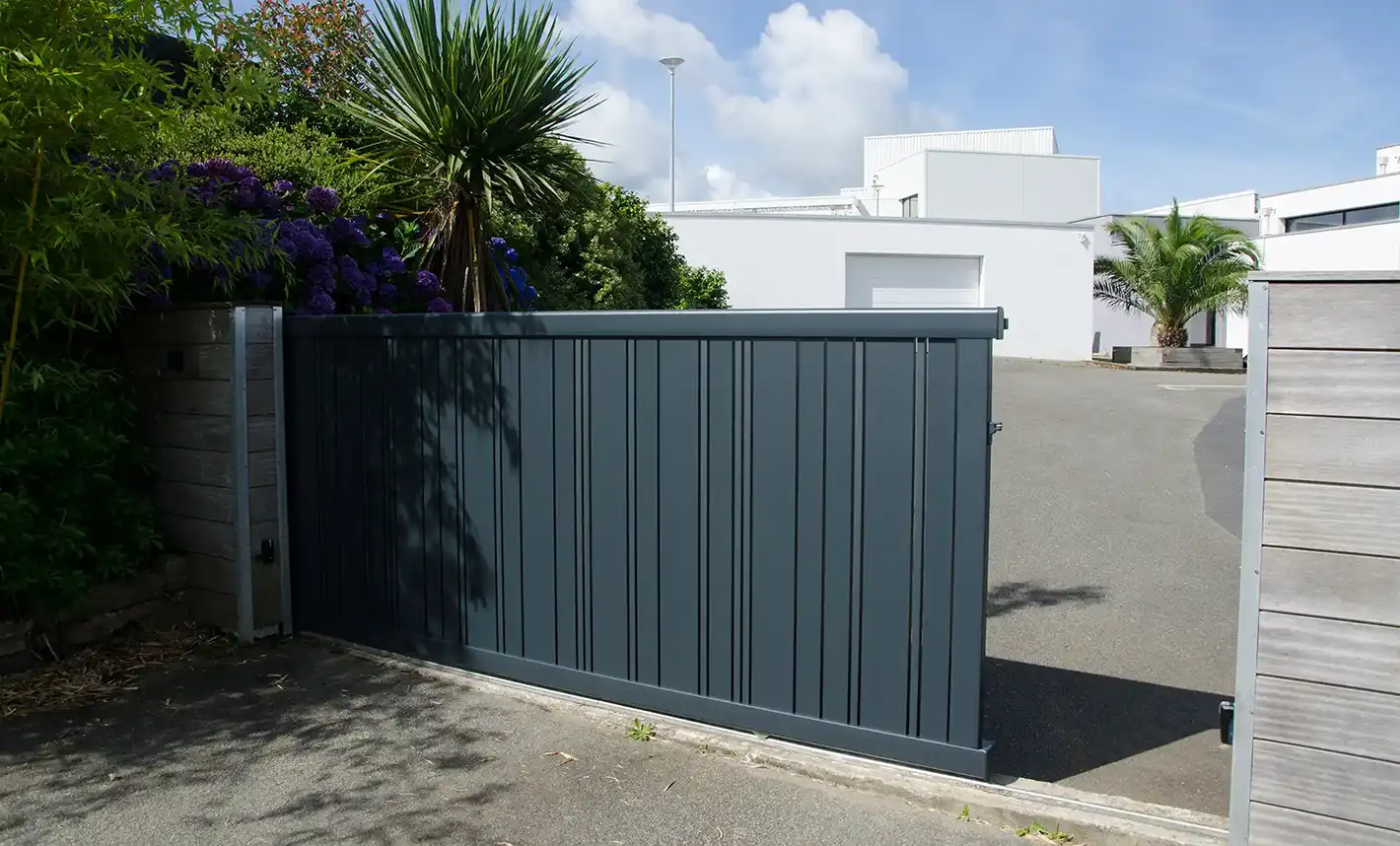 Portail coulissant Kostum en aluminium - Réparation